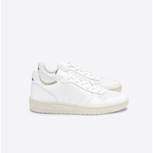 Veja Extra White V-10  EUR 39 US 8